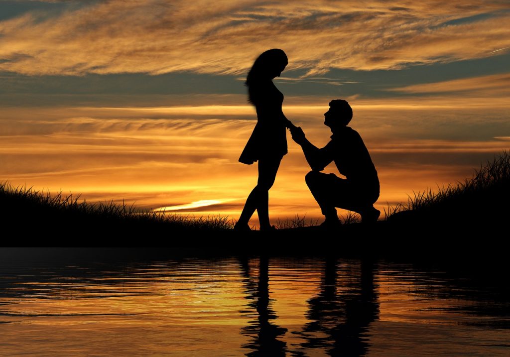 Couple Romantic Sunset Silhouette - TheDigitalArtist / Pixabay
