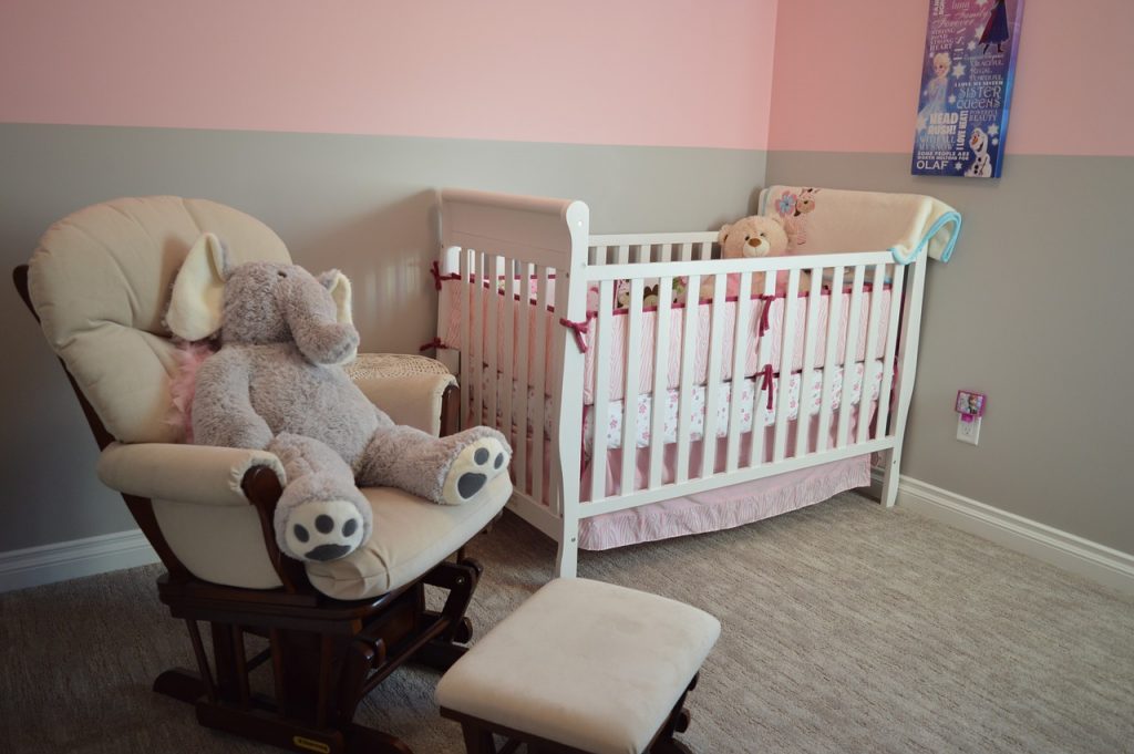 Nursery Crib Chair Bedroom Room  - ErikaWittlieb / Pixabay
